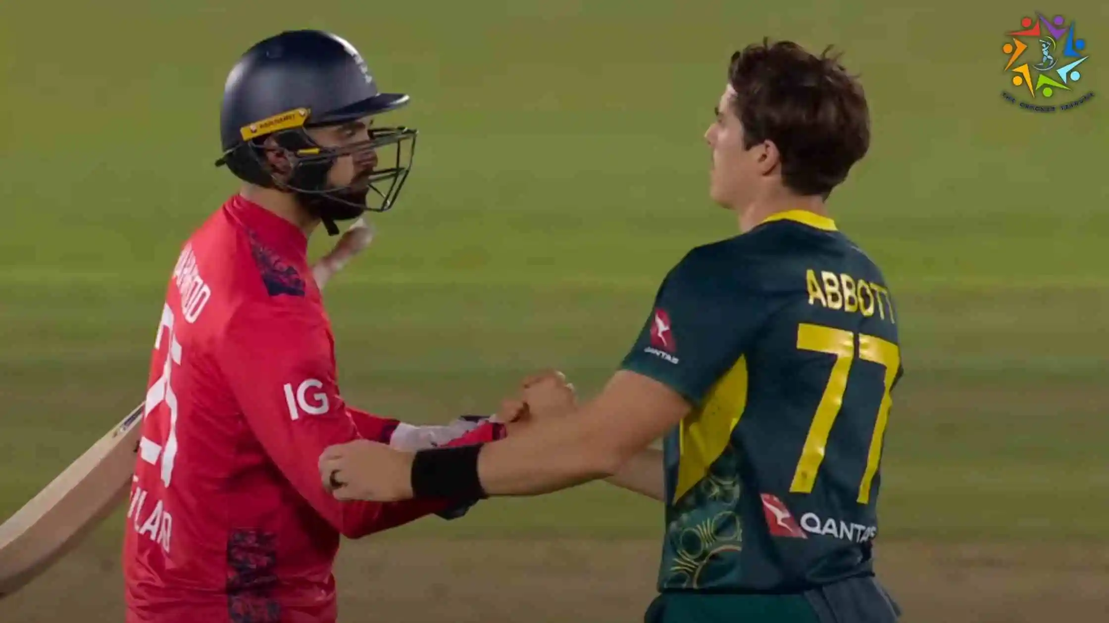 Australia vs England 1st T20I: Australia won by 28 runs. Abbott and Saqib at the end